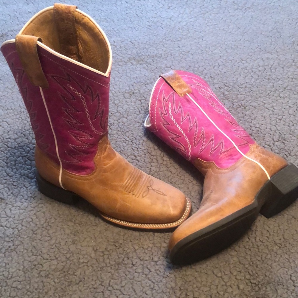 Shyanne Women Cowboy Boots. Size 6 1/2 M. Tan square toes with Pink tops